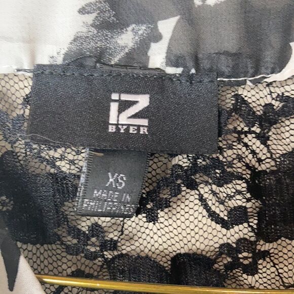 Black and white blouse - Picture 3 of 3